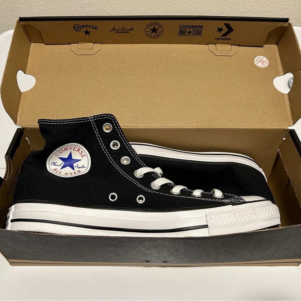 Brand new Converse Chuck Taylor M-8/W-10